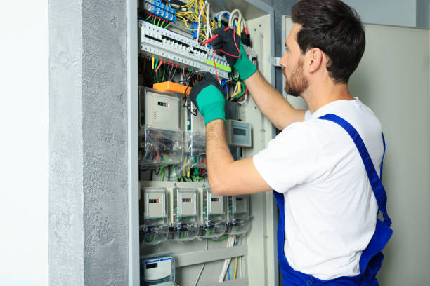 Best Affordable Emergency Electrician  in Fuller Heights, FL